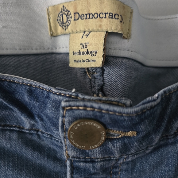 Democracy "Ab" Technology Denim Shorts Size 14 - Picture 2 of 4